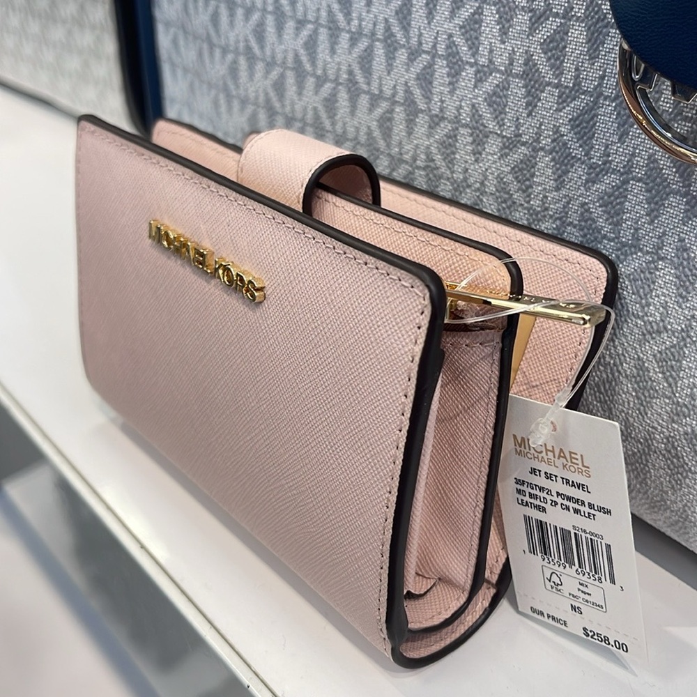 Michael Kors Medium Saffiano Leather Wallet
Powder Blush
NWT - Picture 11 of 16